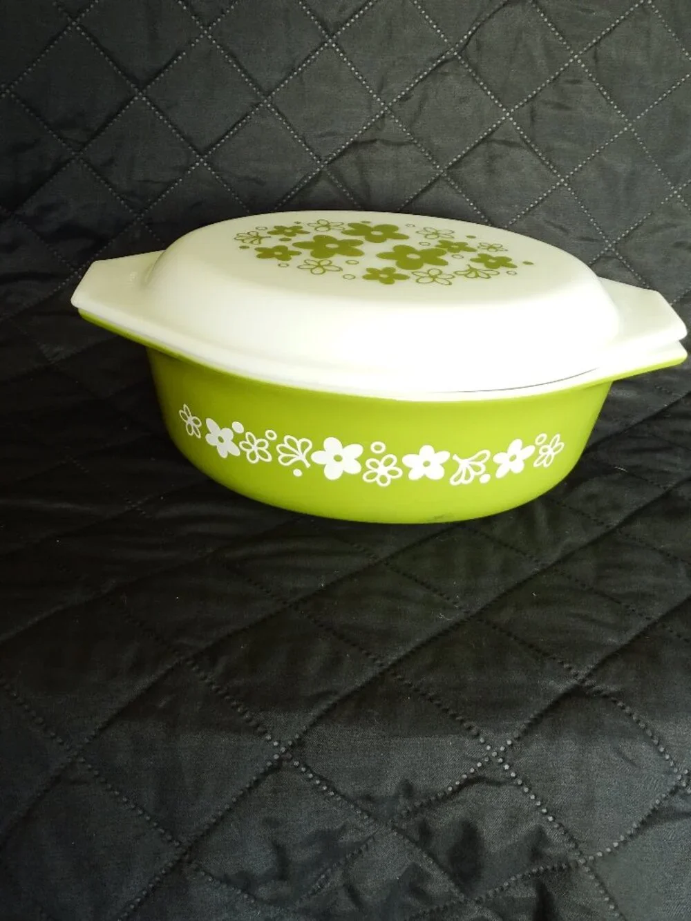 Pyrex beautiful avocado